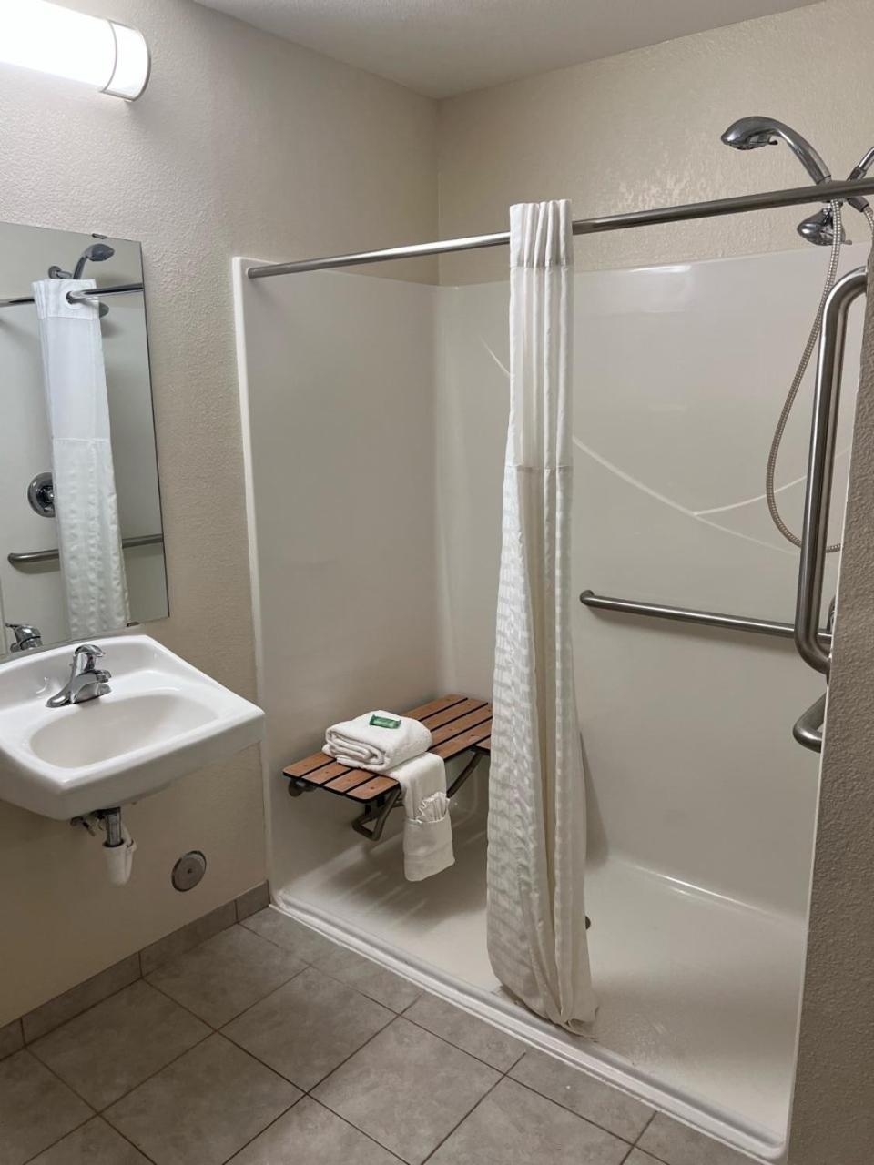 Grandstay Hotel & Suites Becker מראה חיצוני תמונה